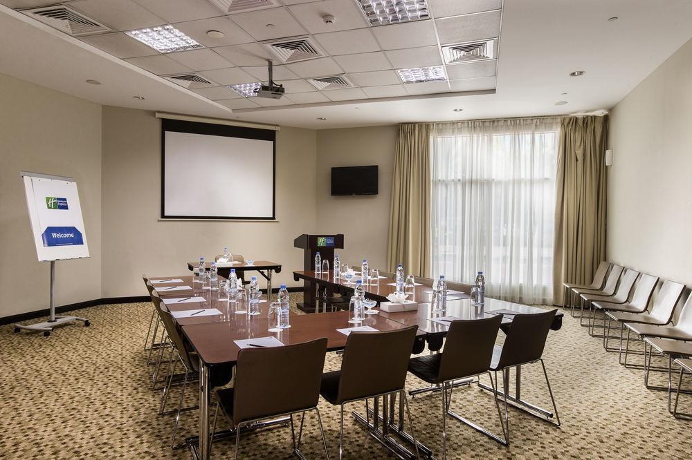 Holiday Inn Express Dubai Safa Park, An Ihg Hotel Ngoại thất bức ảnh